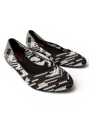 Skechers Cleo Blurry Slip On Ballet Flats Geometric Knit Black and White size 9